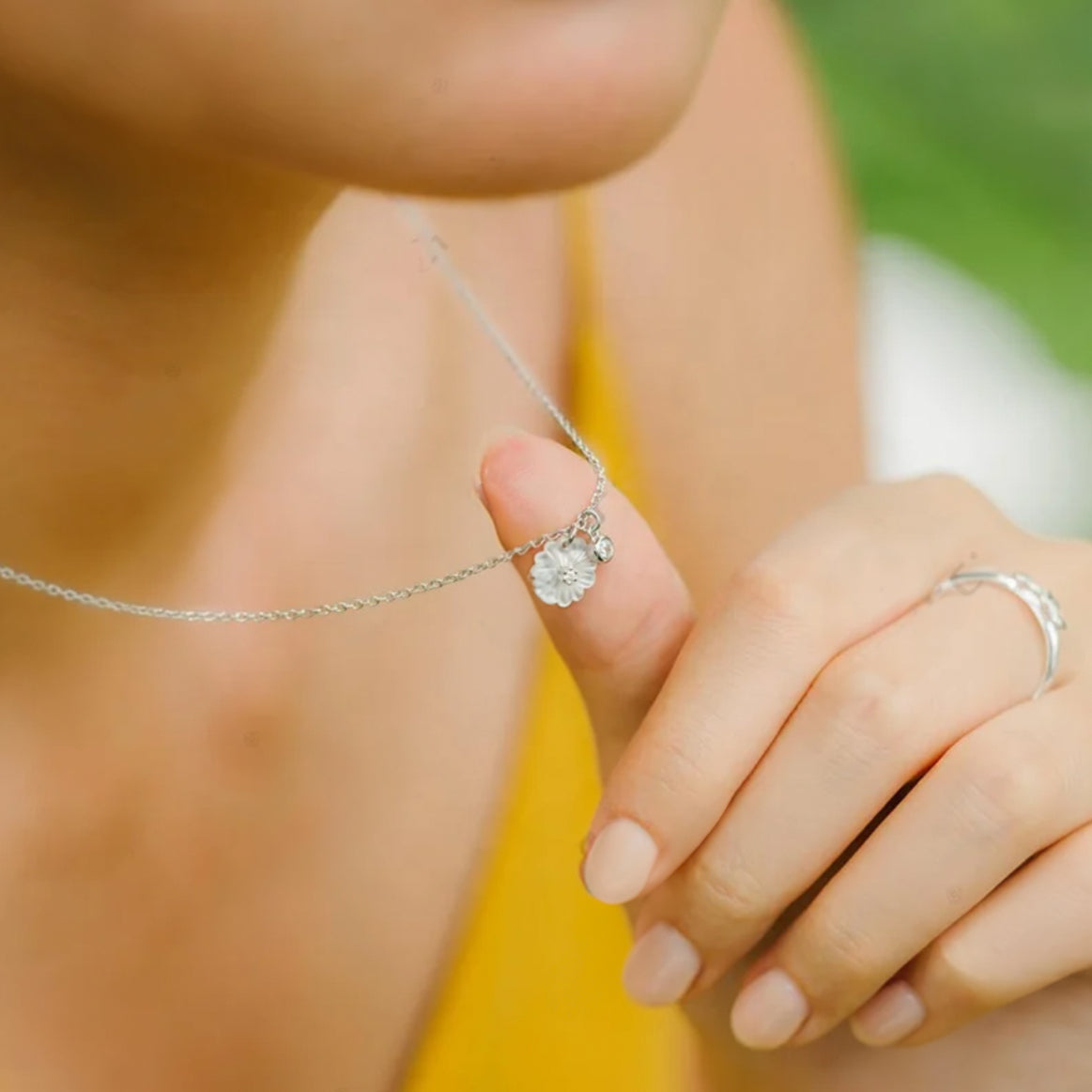 Flower Pearl Necklace image 3