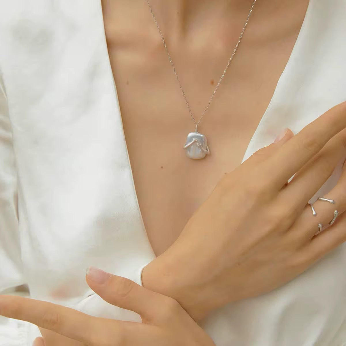 Pearl Hug Pendant Necklace