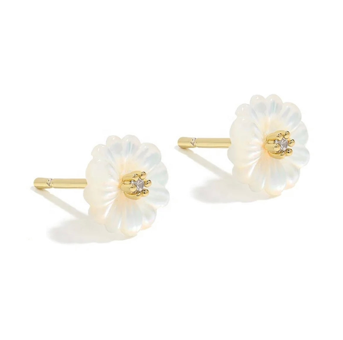 Flower Pearl Stud image 0