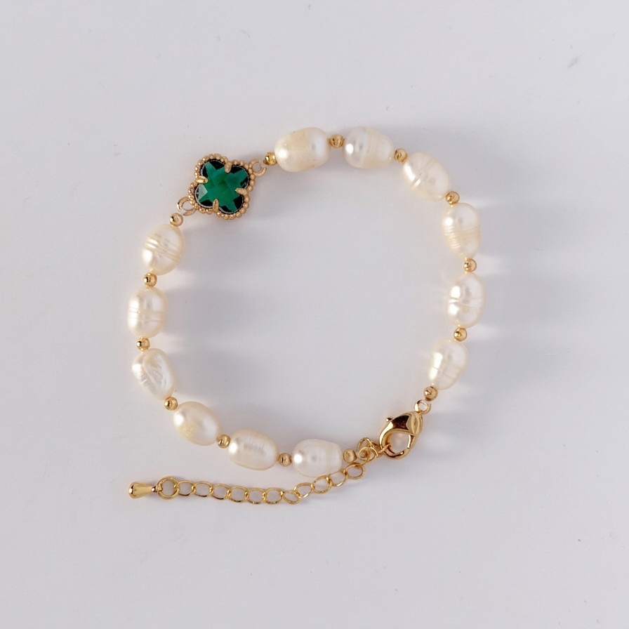 Green Lucky Clover Pearl Bracelet