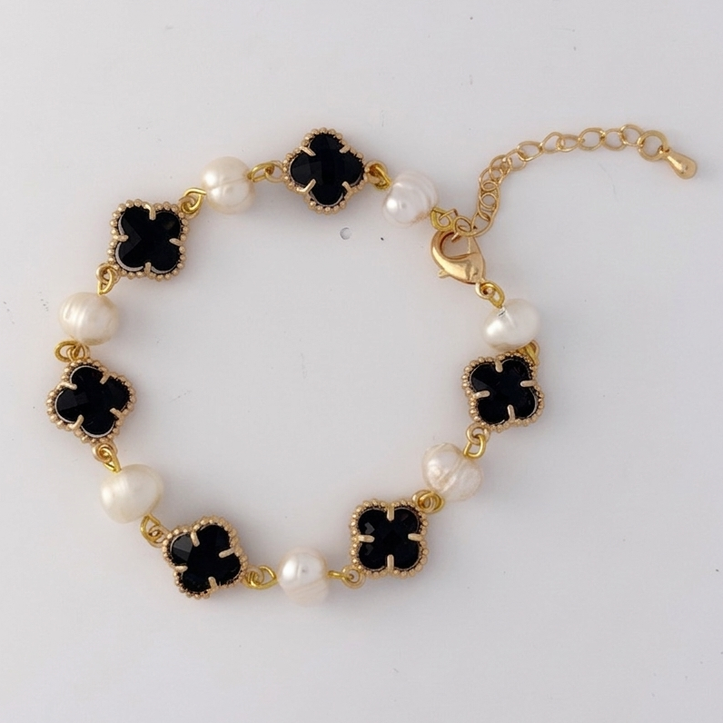 Black Clover Pearl Bracelet