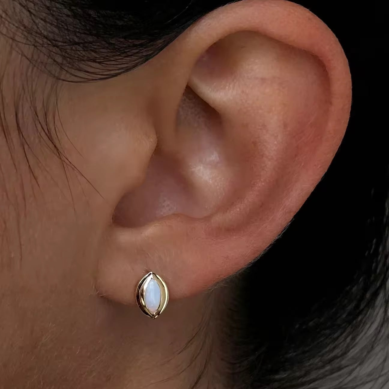 Elegant opal earrings in 925 sterling silver, 14k gold-plated, featuring a rhodium finish for a radiant look.