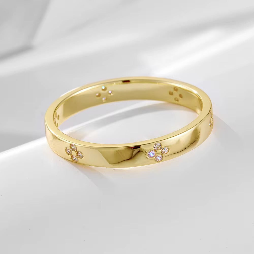 Clover Ring