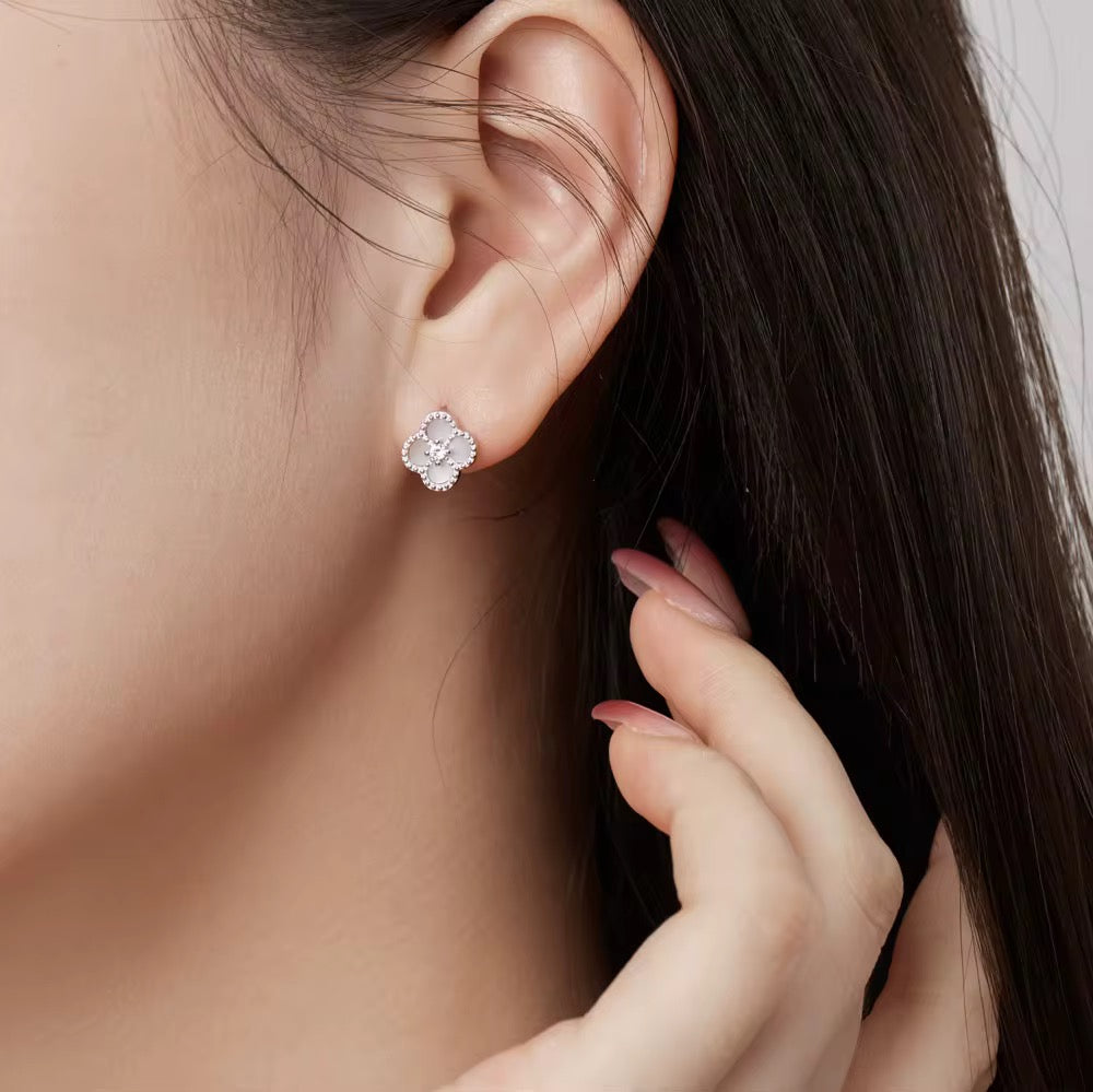 Four-Leaf-Clover Stud
