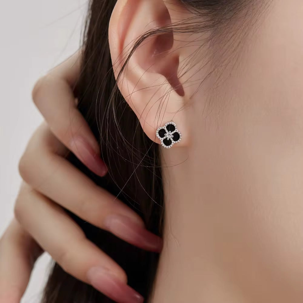 Four-Leaf-Clover Stud
