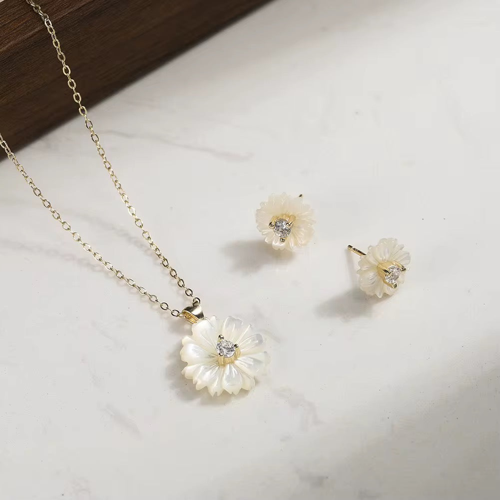 Shell Flower Necklace