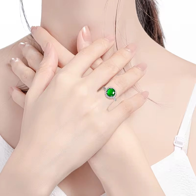 Emerald green round Jade Ring